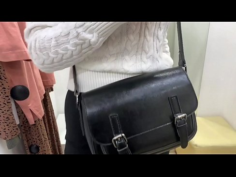 ❤️ Publiekelijke masturbatie van jonge teef FeralBerry met een dildo in de paskamer Sluts at porn nl.pornovore.ru ❤