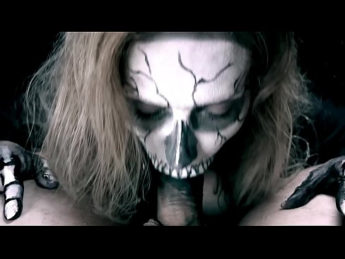 ❤️ Demon girl zuigt pik met haar zwarte mond en slikt sperma. Sluts at porn nl.pornovore.ru ❤